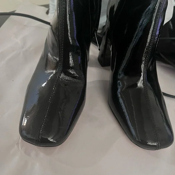 Sam Edelman Black and Gold Luxe Heeled Boots - Picture 5 of 8